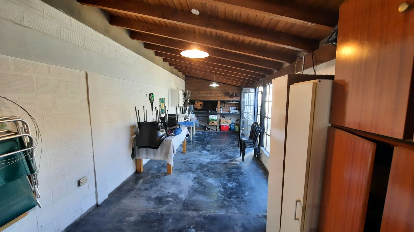Hermosa casa con local comercial en Barrio ITEC
