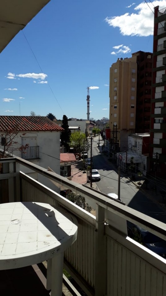 Monoambiente amoblado con cochera y balcon al frente en San clemente del Tuyu