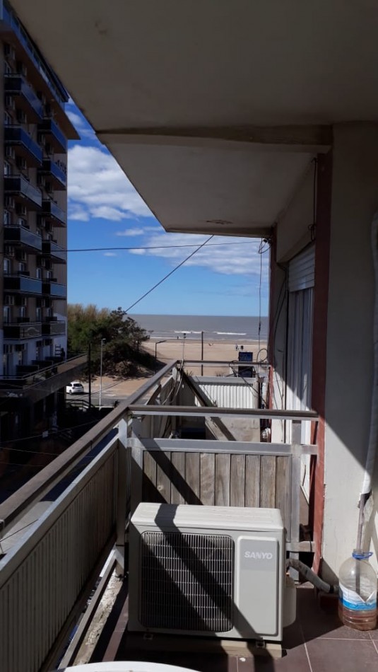 Monoambiente amoblado con cochera y balcon al frente en San clemente del Tuyu