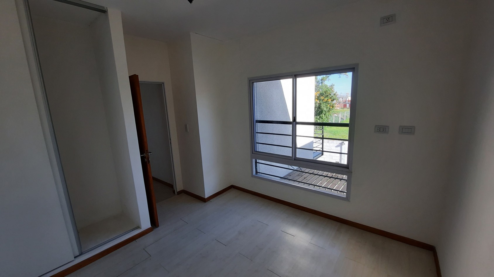 Duplex interno en España 966