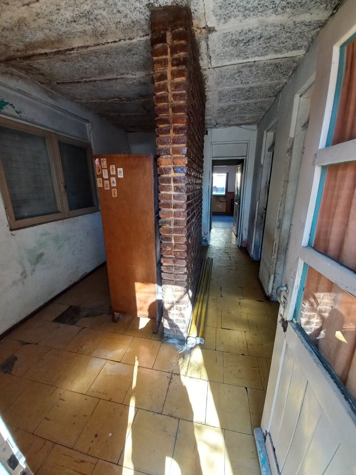 Casa a reciclar de 2 dorm. mas depto. en Barrio Quimica