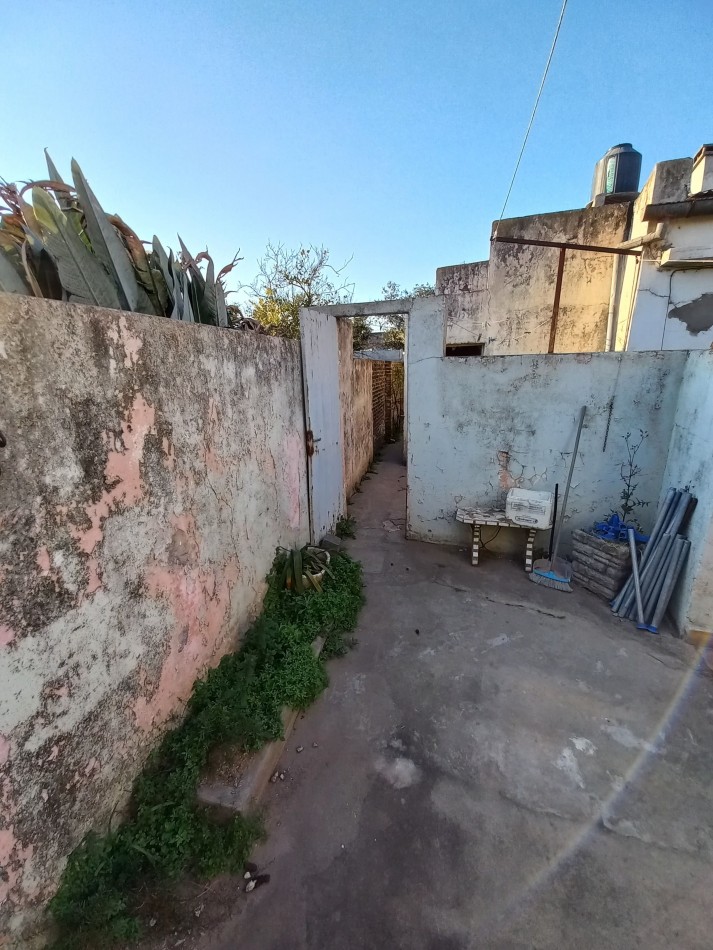 Inmueble con dos viviendas en General Rojo