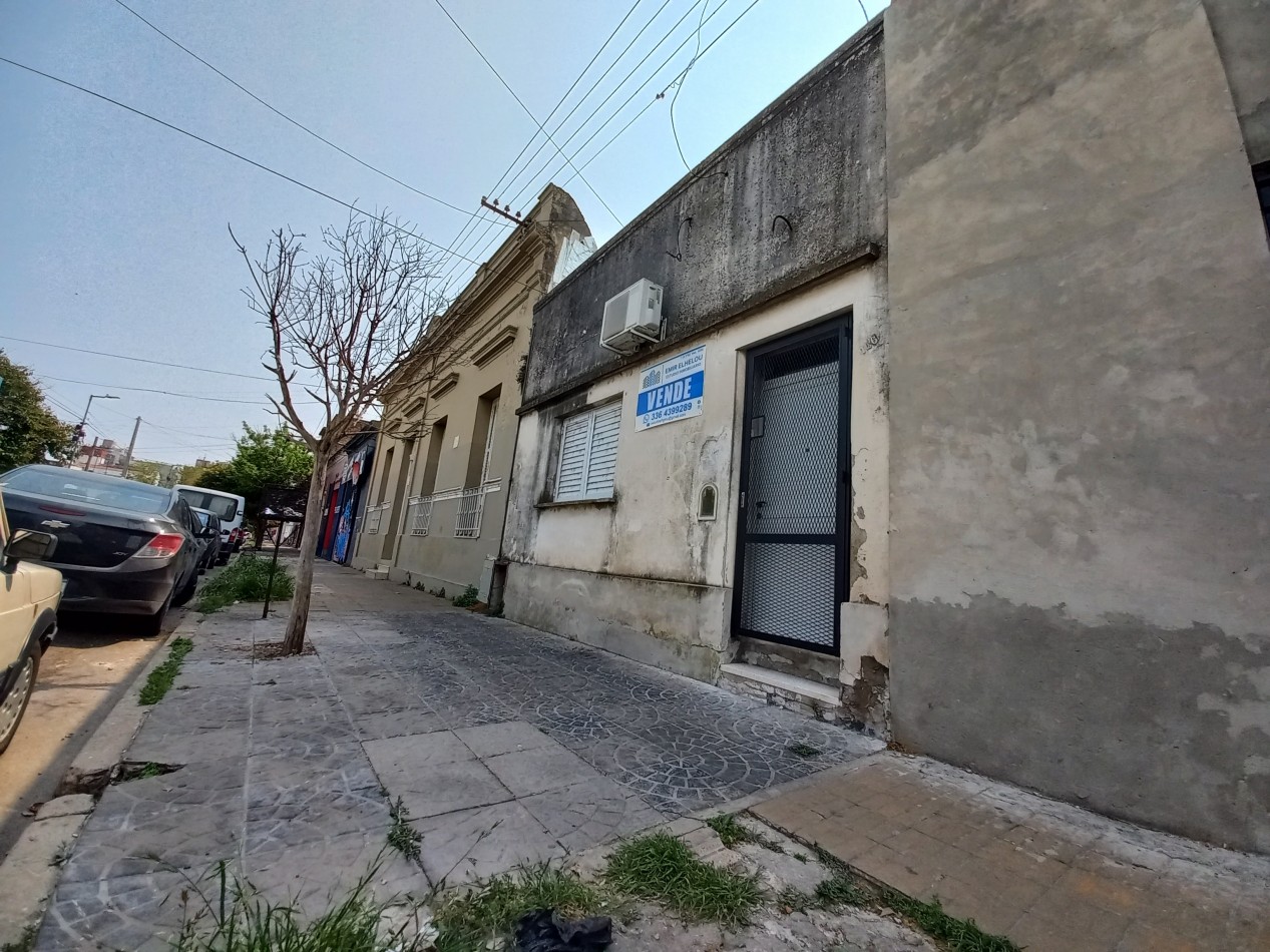 Casa a reciclar de dos dormitorios en Las Heras 146