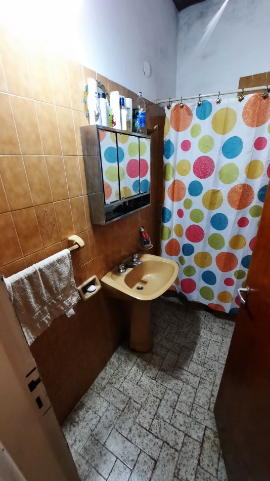 Casa de 2 dormitorios y dependencias en Barrio 9 de Julio