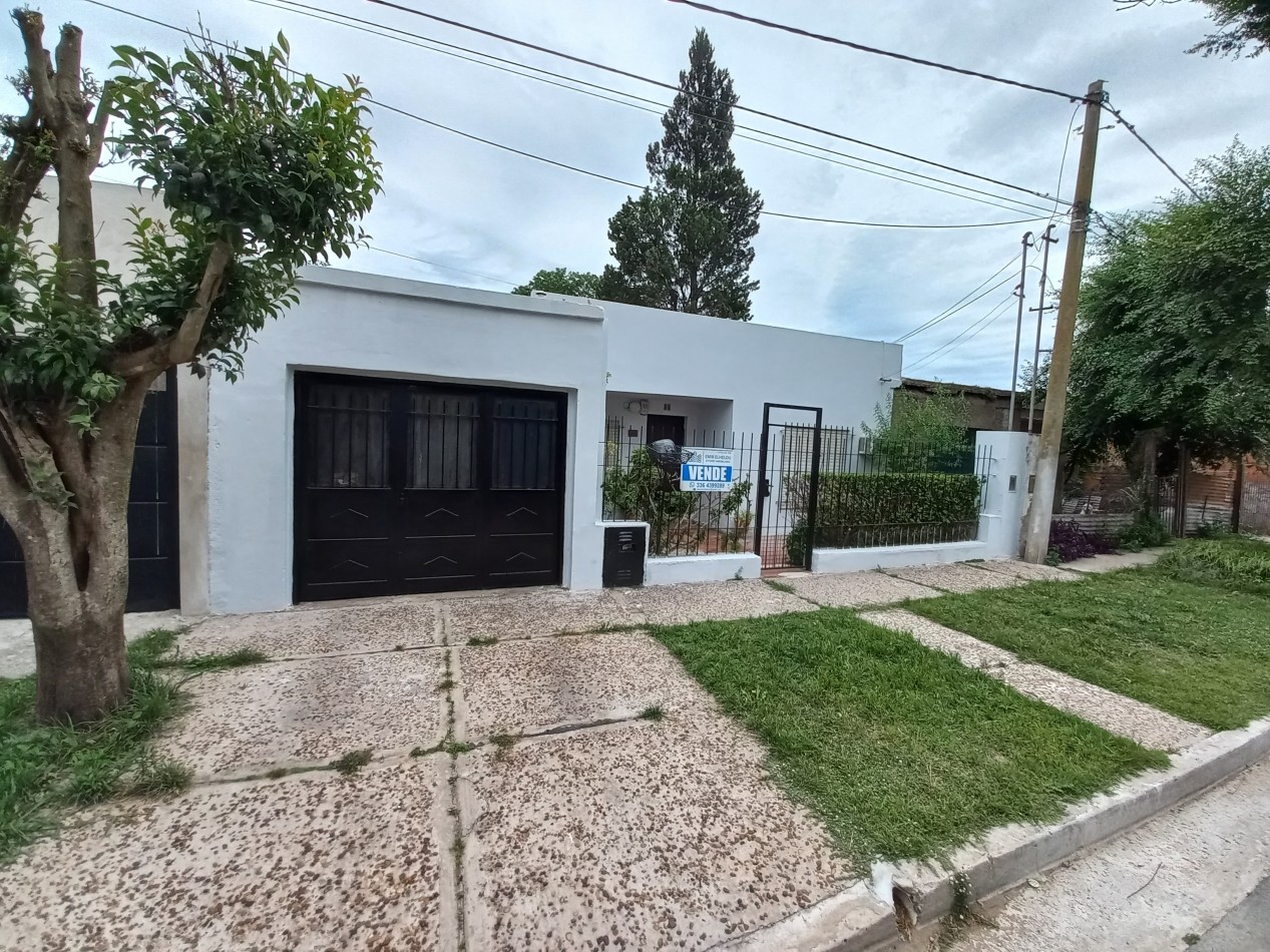 Casa de 2 dormitorios y dependencias en Barrio 9 de Julio