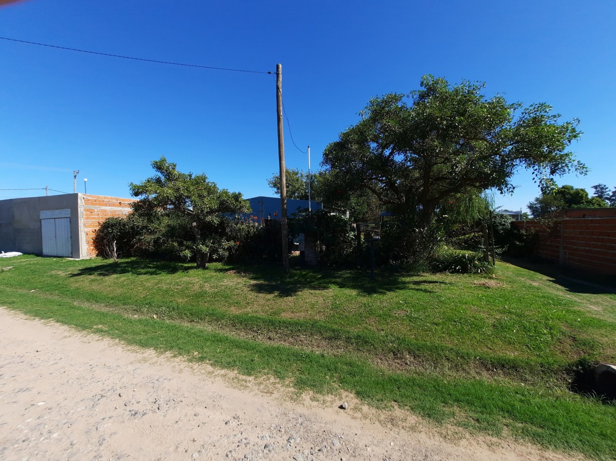 Casa de 2 dormitorios en gran lote en Villa General Savio (Sanchez)