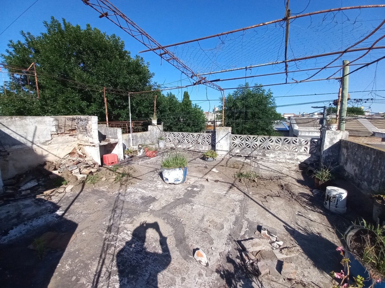 Casa de 3 dormitorios a reciclar en Barrio Saavedra