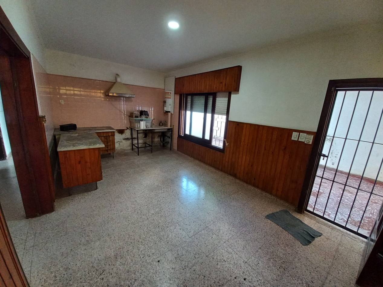 Casa de 3 dormitorios con dependencias en Lamadrid 290