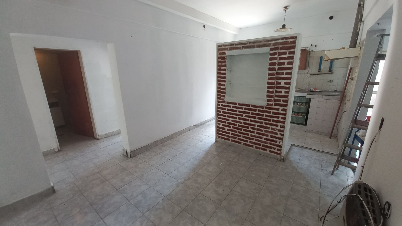 Casa de dos dormitorios ubicada en Bolivar 2143, Barrio Golf.