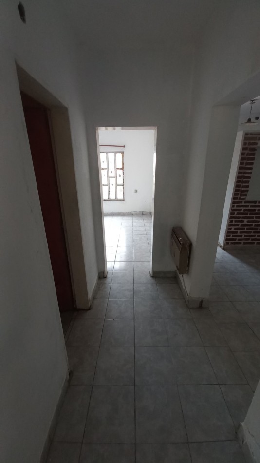 Casa de dos dormitorios ubicada en Bolivar 2143, Barrio Golf.