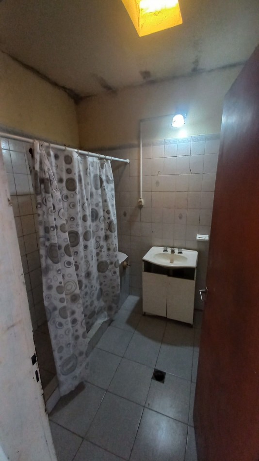 Casa de dos dormitorios ubicada en Bolivar 2143, Barrio Golf.