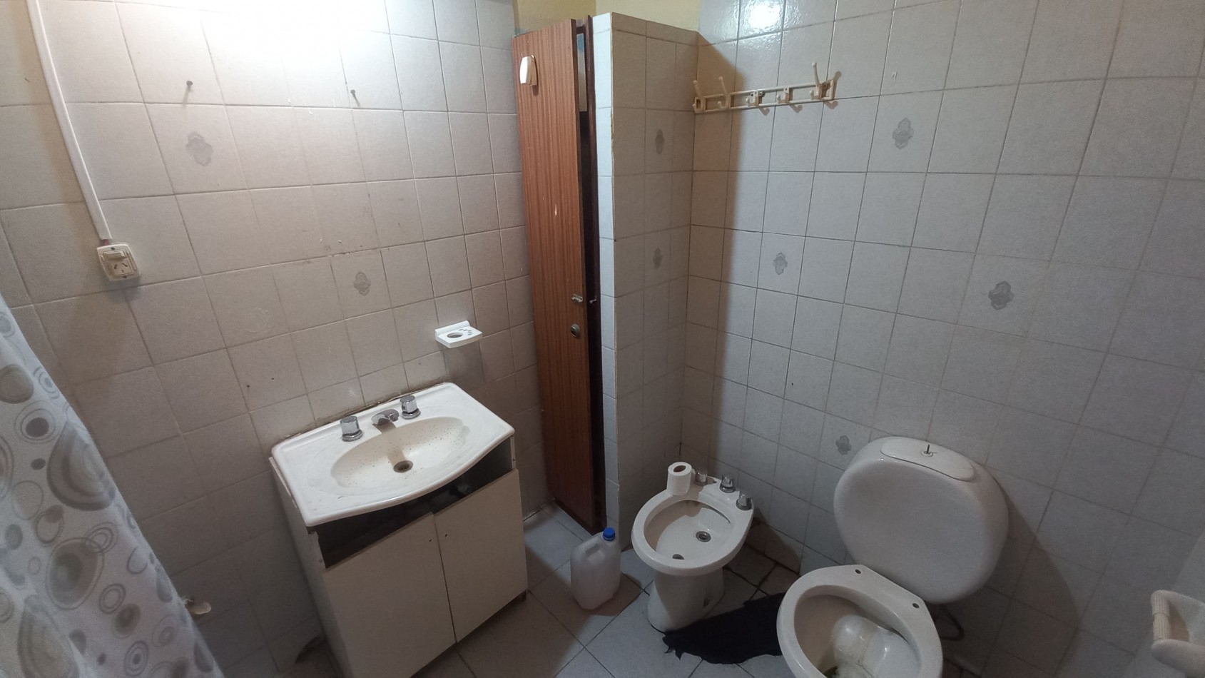 Casa de dos dormitorios ubicada en Bolivar 2143, Barrio Golf.