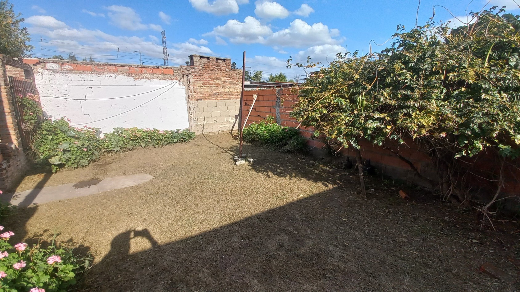 Casa de dos dormitorios ubicada en Bolivar 2143, Barrio Golf.