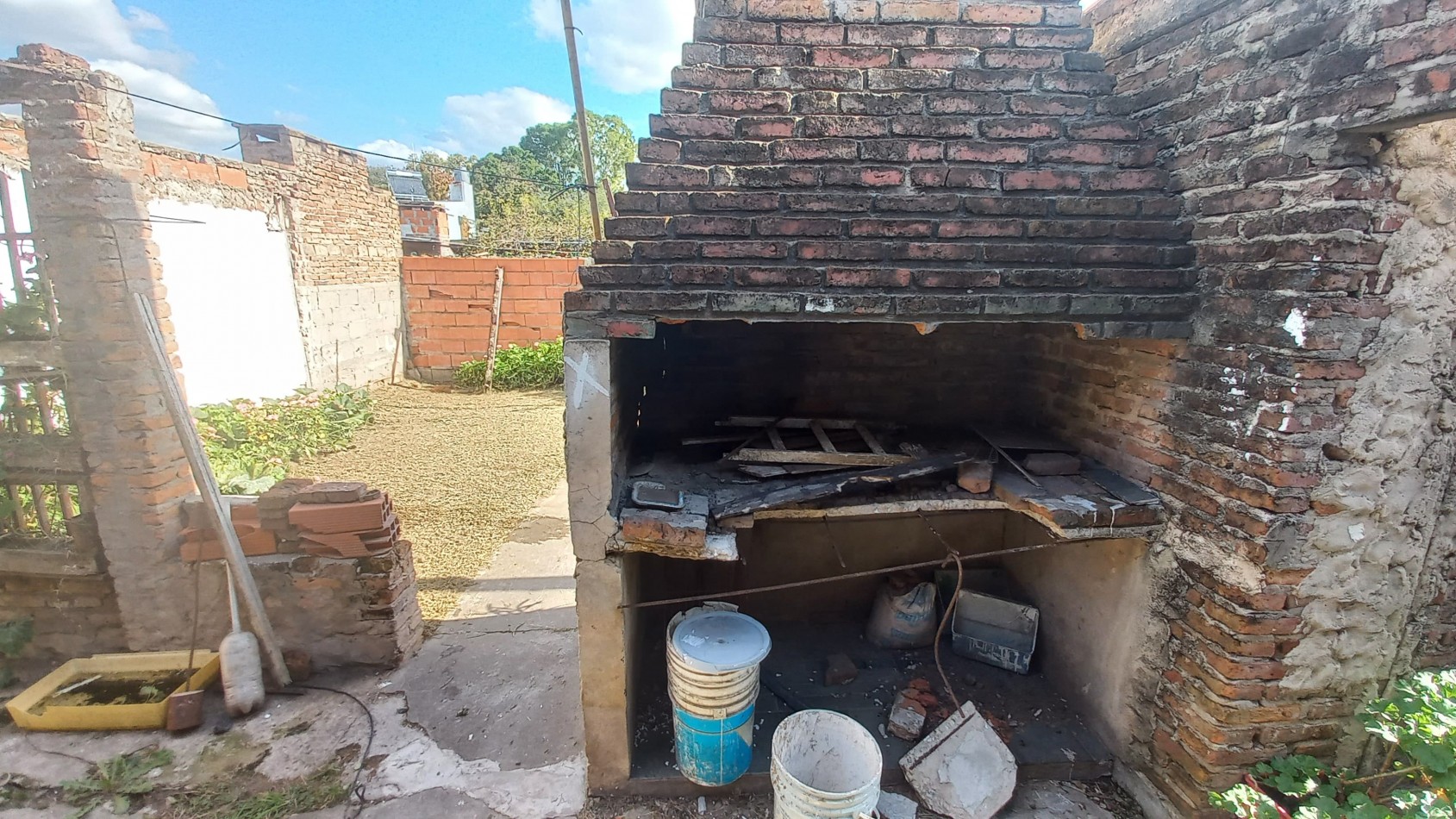 Casa de dos dormitorios ubicada en Bolivar 2143, Barrio Golf.