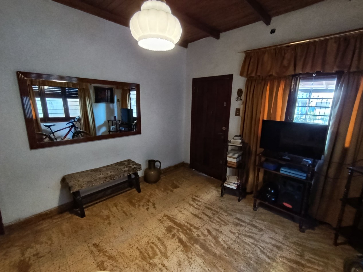 Casa de 3 dormitorios y dependencias en Moreno 216