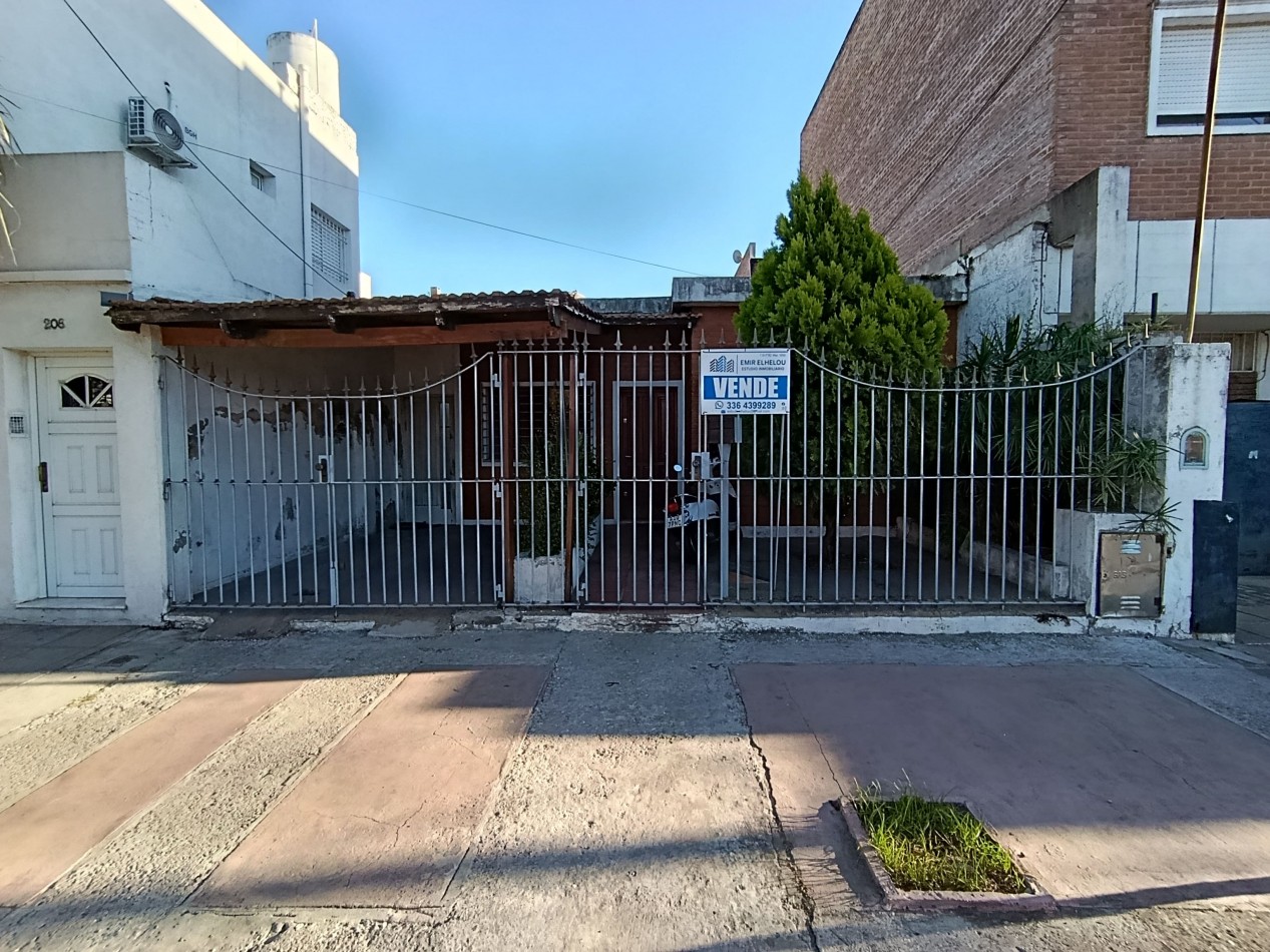 Casa de 3 dormitorios y dependencias en Moreno 216