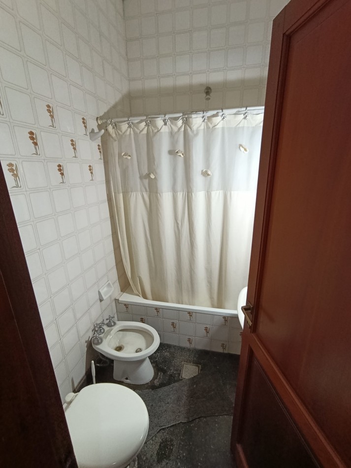 Casa de 3 dormitorios y dependencias en Moreno 216