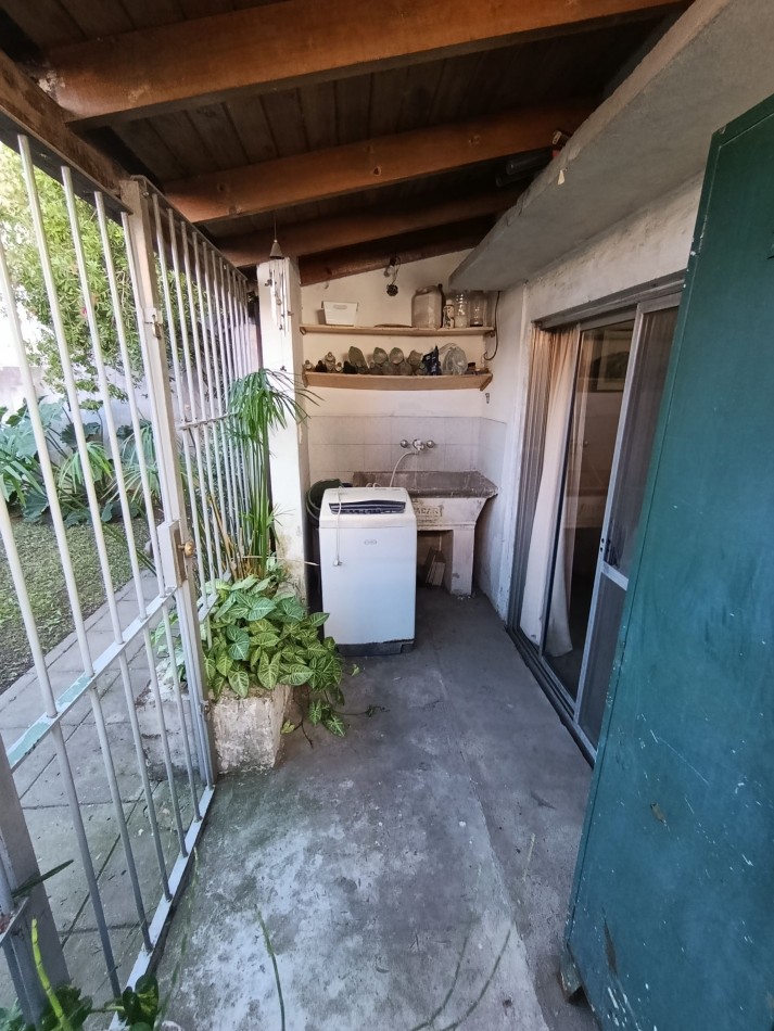 Casa de 3 dormitorios y dependencias en Moreno 216