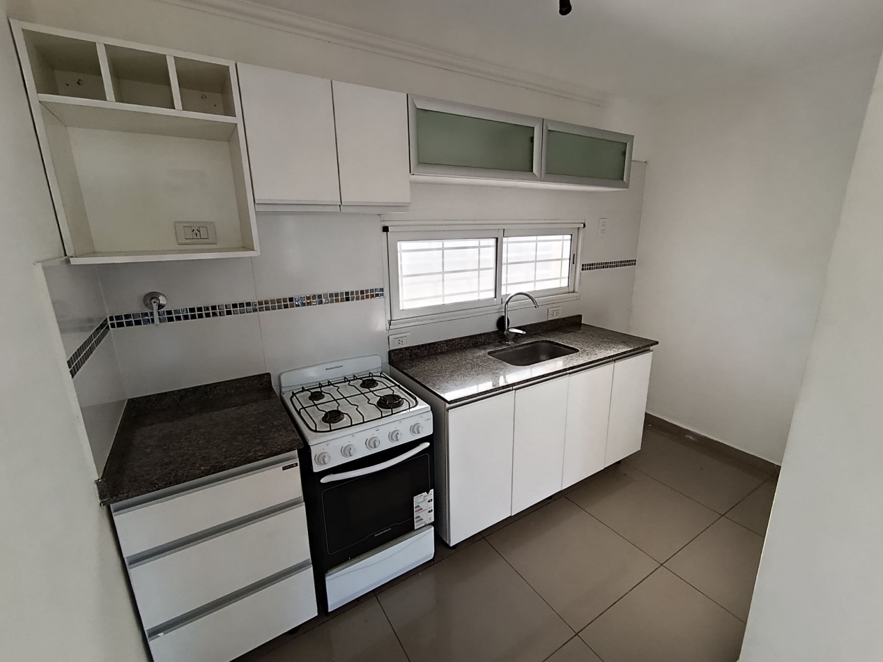 Departamento de un dormitorio con cochera en Balcarce y Necochea