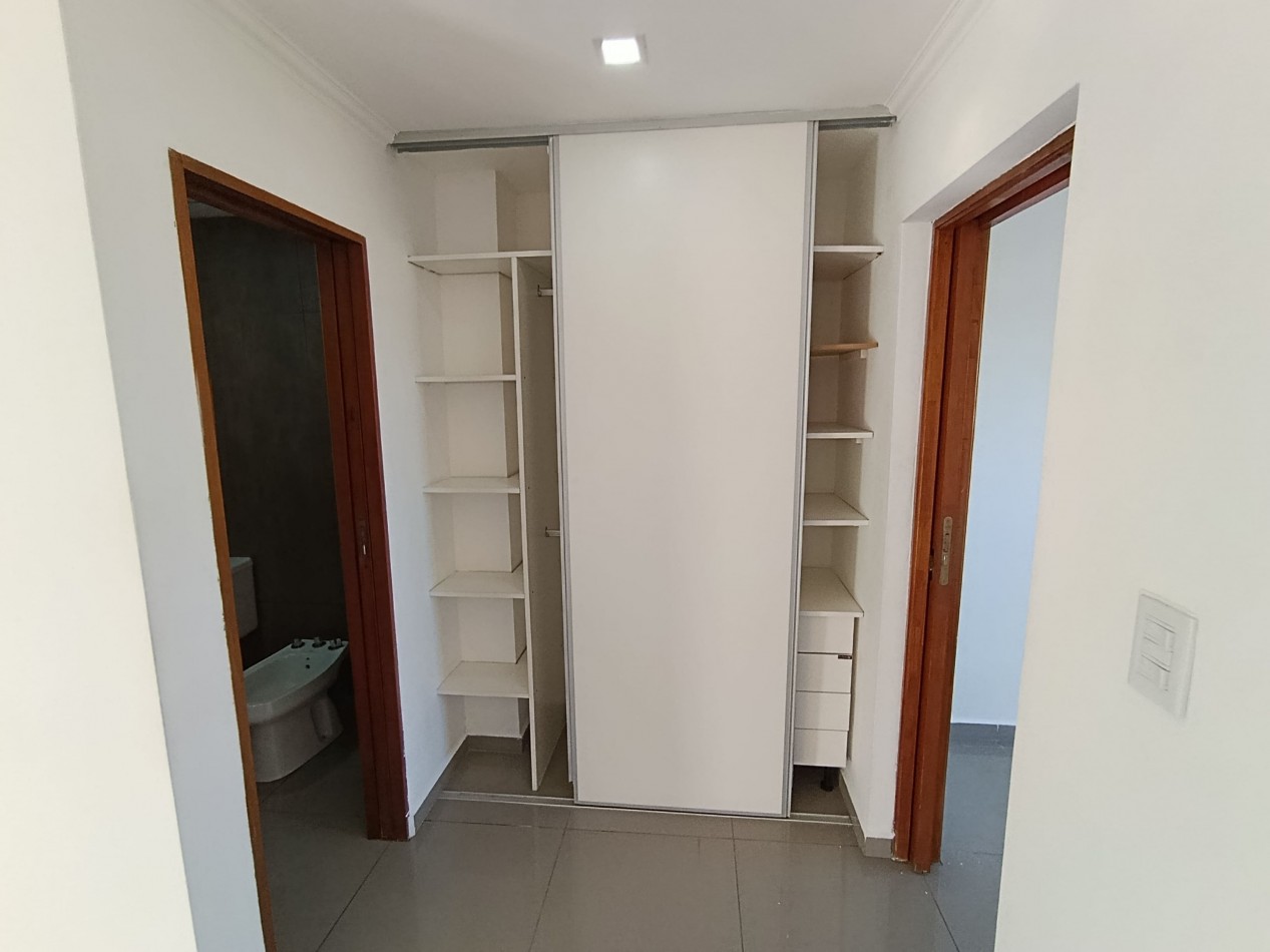 Departamento de un dormitorio con cochera en Balcarce y Necochea