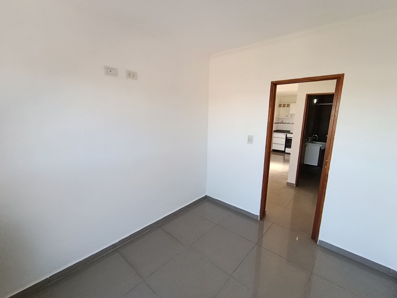 Departamento de un dormitorio con cochera en Balcarce y Necochea