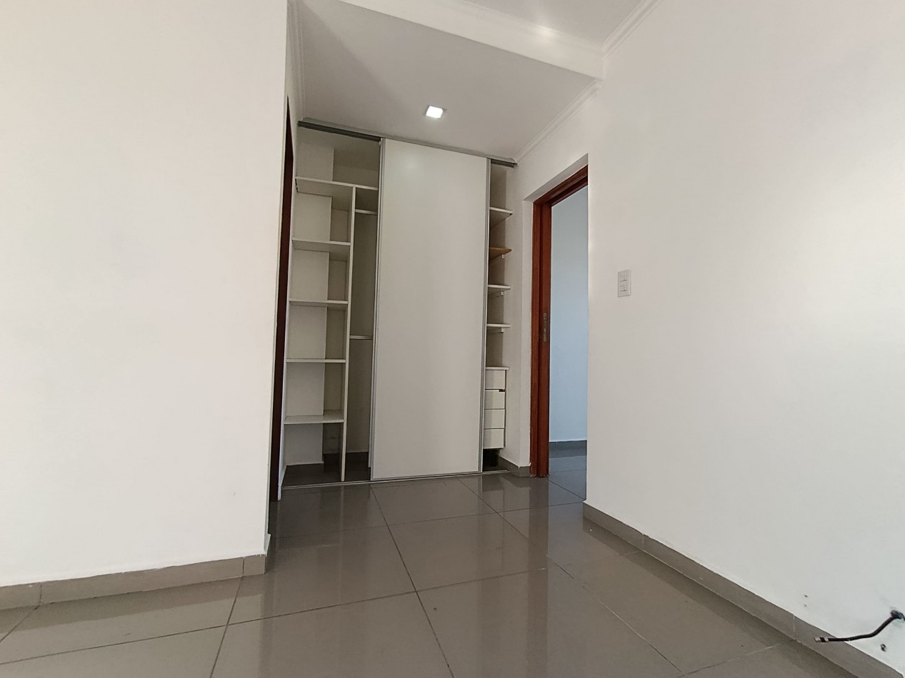 Departamento de un dormitorio con cochera en Balcarce y Necochea