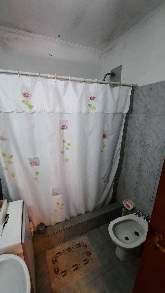 Casa de 2 dormitorios y dep. en Pres. Illia 892	