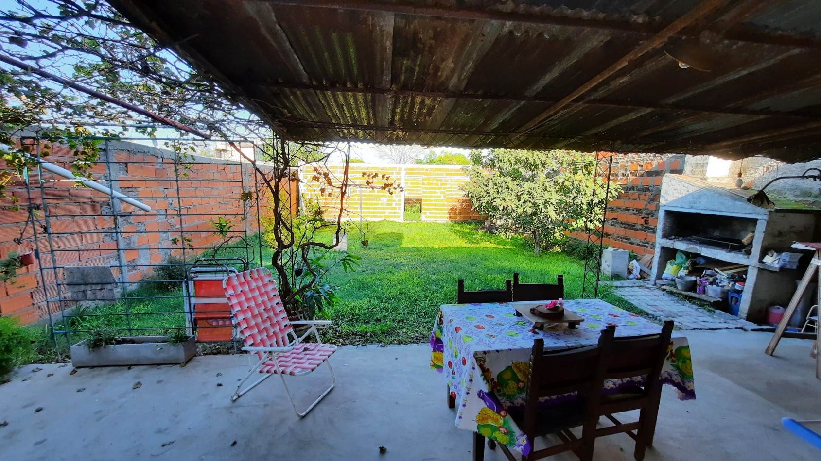 Casa de 2 dormitorios y dep. en Pres. Illia 892	