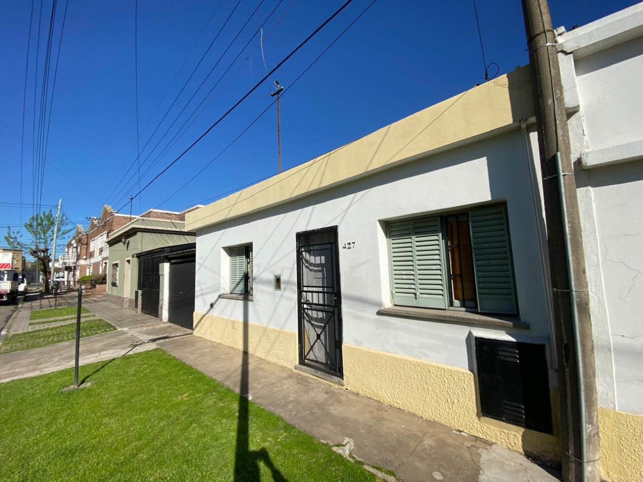 Casa de 2 dormitorios y dependencias en Pavon 427