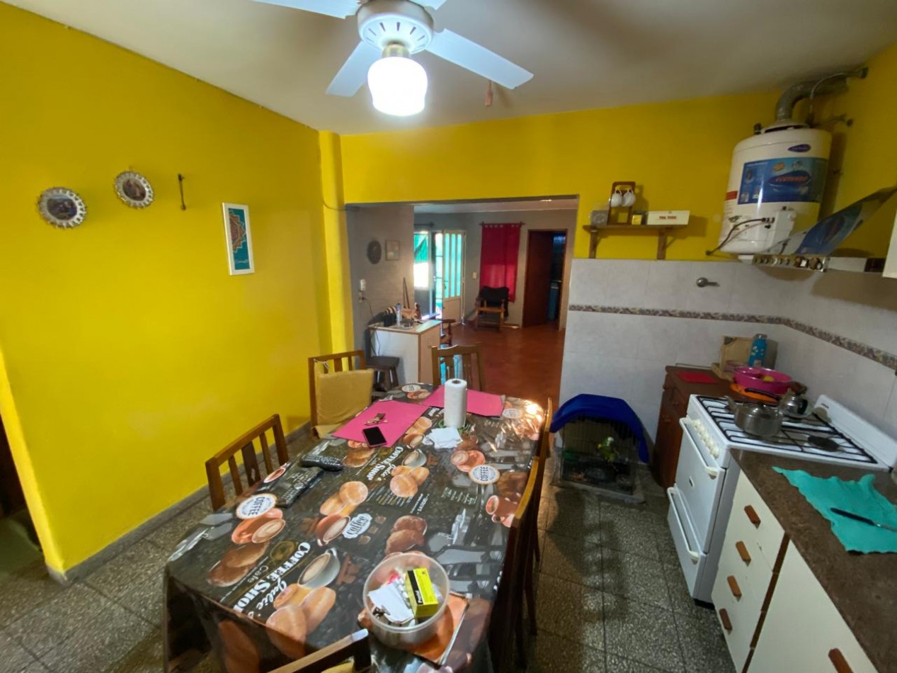 Casa de 2 dormitorios y dependencias en Pavon 427