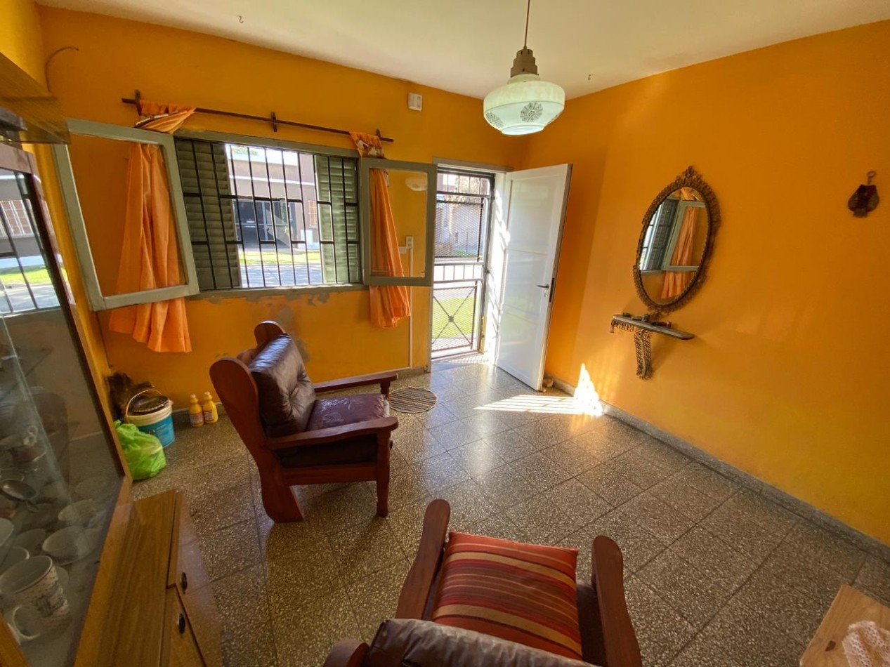 Casa de 2 dormitorios y dependencias en Pavon 427