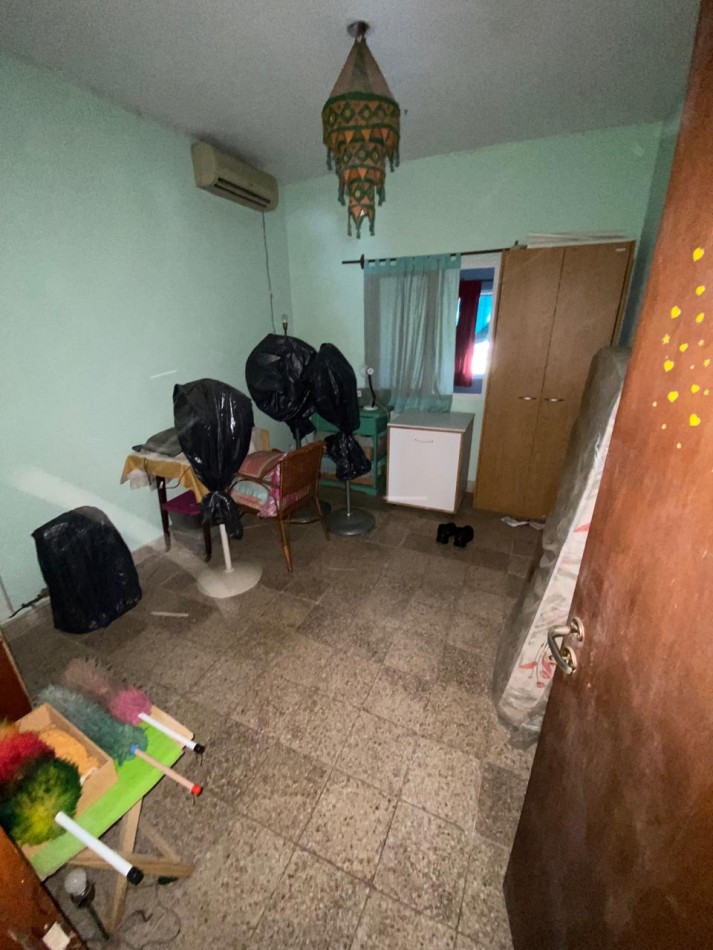 Casa de 2 dormitorios y dependencias en Pavon 427