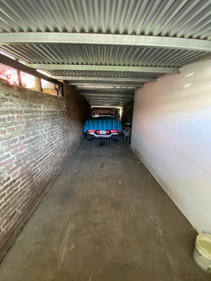 Casa de 2 dormitorios y dependencias en Pavon 427