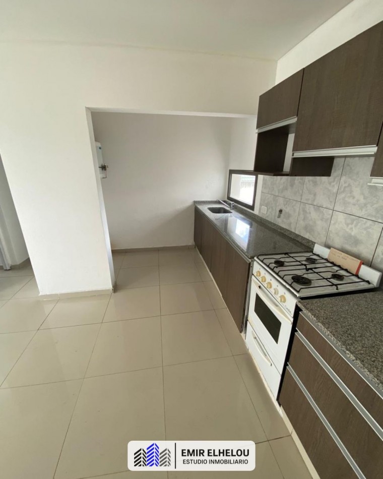 Departamento de un dormitorio con cochera en Juan B Justo 668