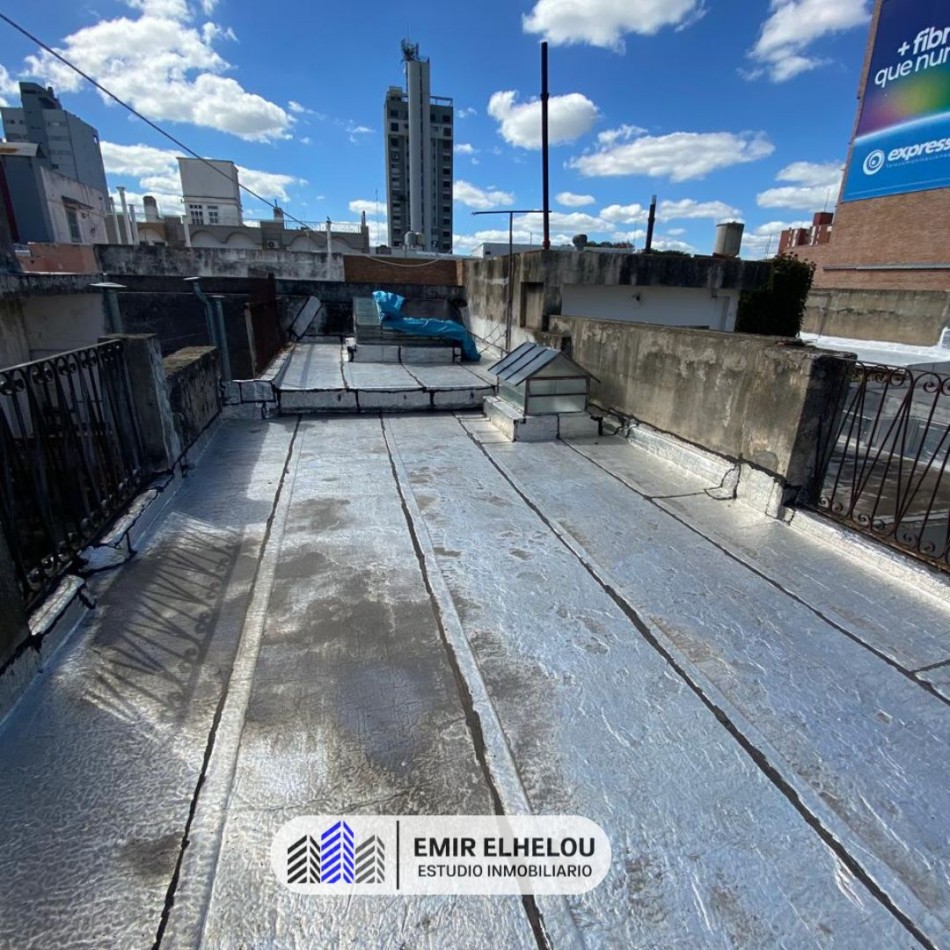 PH amplio con Local comercial en Pellegrini 210