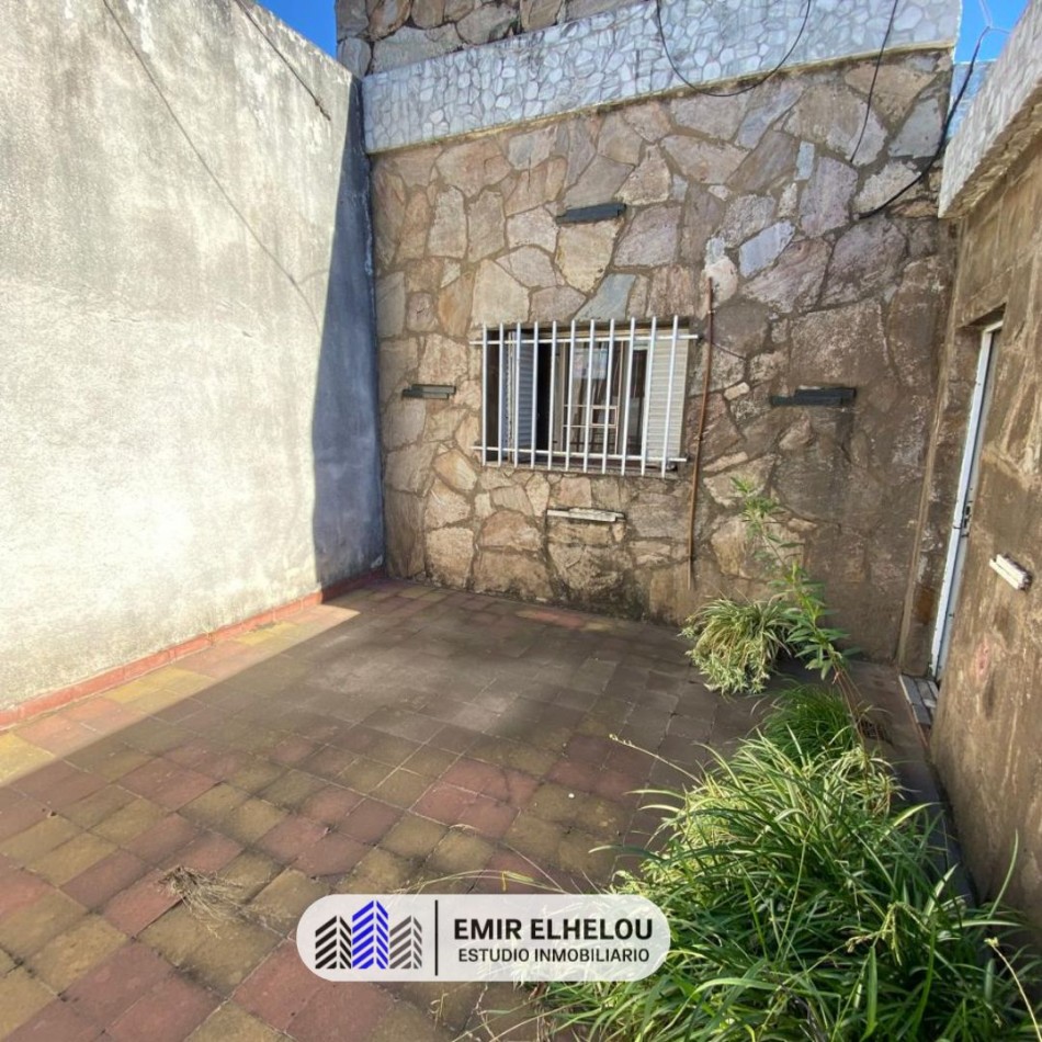 Propiedad retasada ideal vivienda o consultorio en Bustamante 161