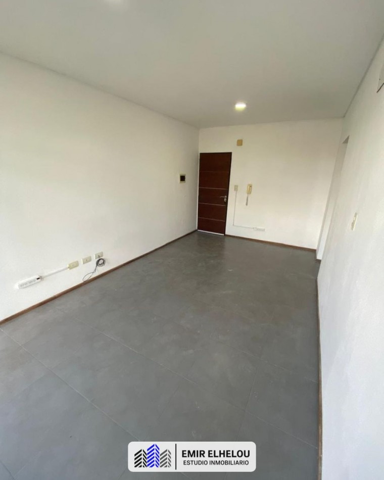 Departamento de un dormitorio con cochera en Garibaldi y Roca