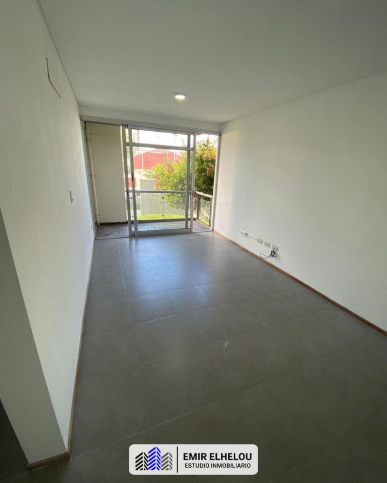 Departamento de un dormitorio con cochera en Garibaldi y Roca