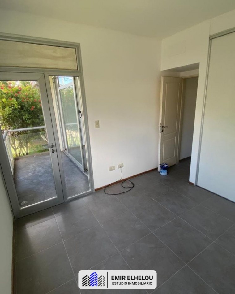 Departamento de un dormitorio con cochera en Garibaldi y Roca