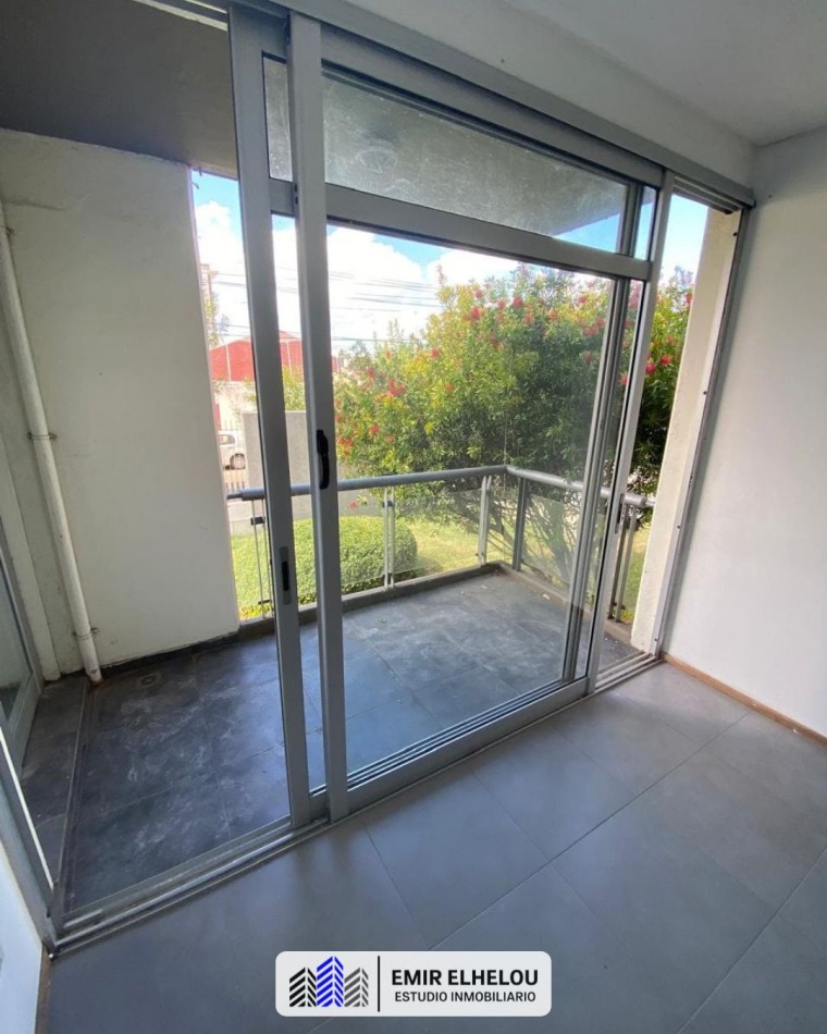 Departamento de un dormitorio con cochera en Garibaldi y Roca