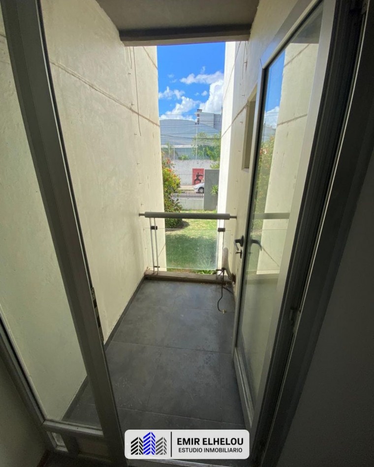 Departamento de un dormitorio con cochera en Garibaldi y Roca