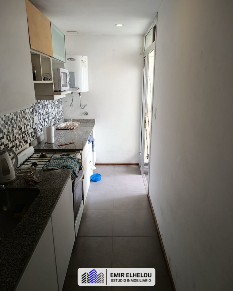 Departamento de un dormitorio con cochera en Garibaldi y Roca