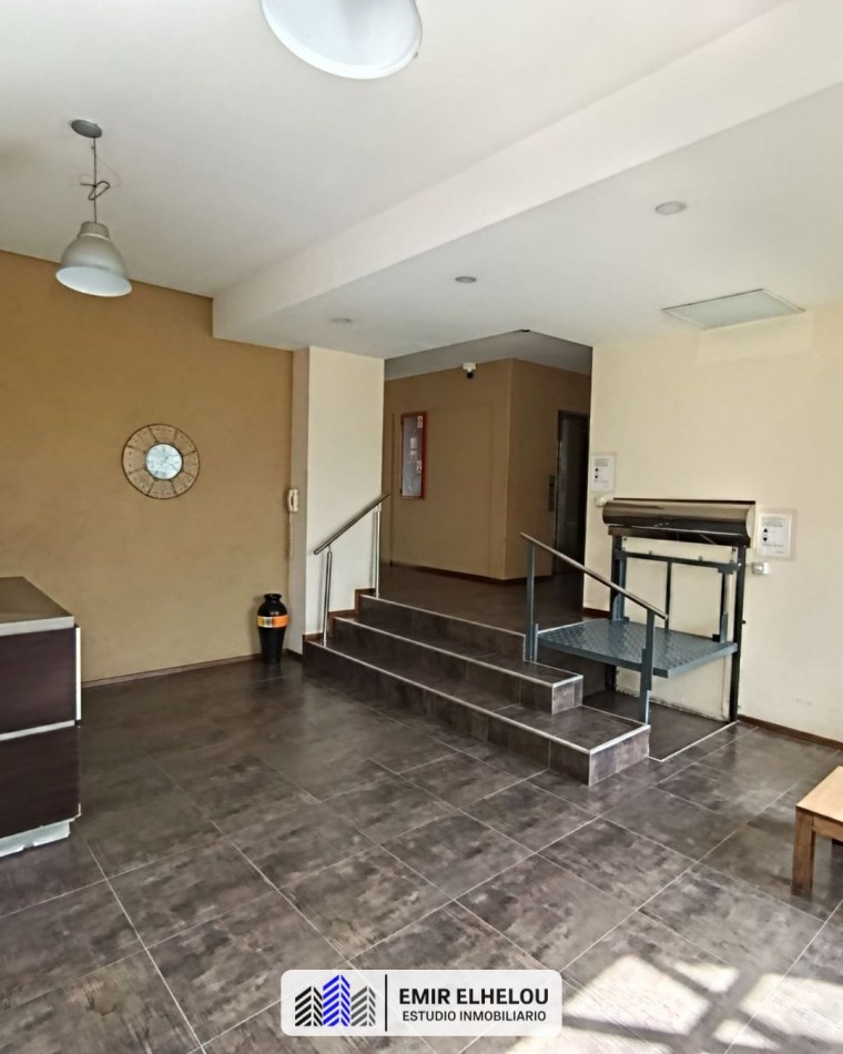 Departamento de un dormitorio con cochera en Garibaldi y Roca