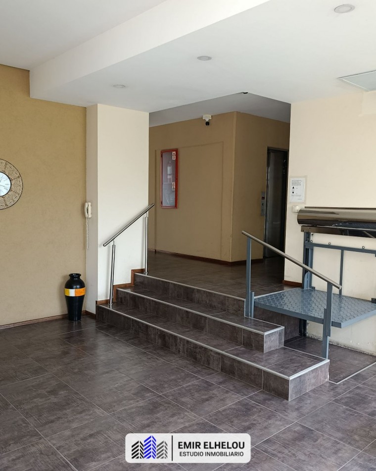 Departamento de un dormitorio con cochera en Garibaldi y Roca