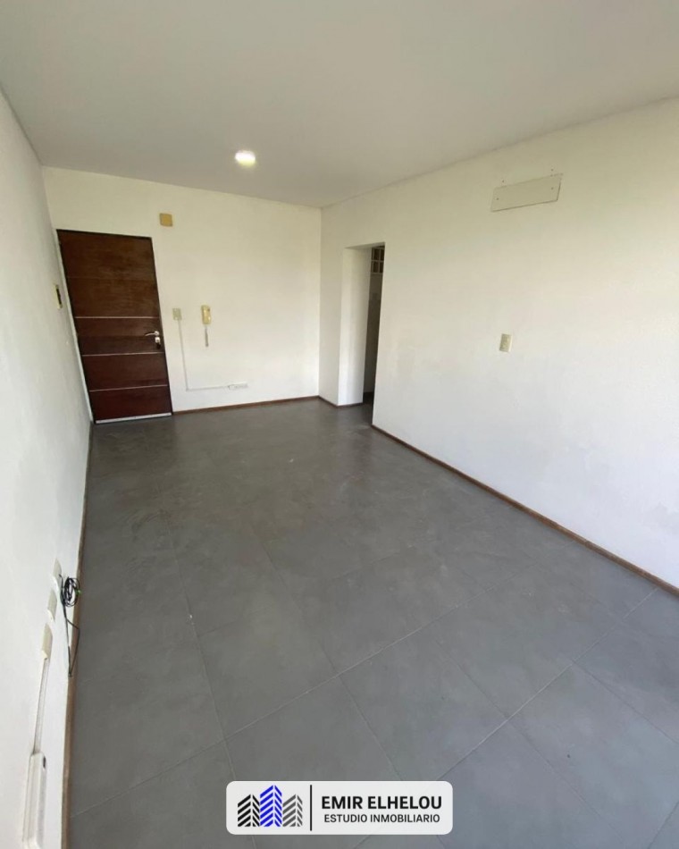 Departamento de un dormitorio con cochera en Garibaldi y Roca