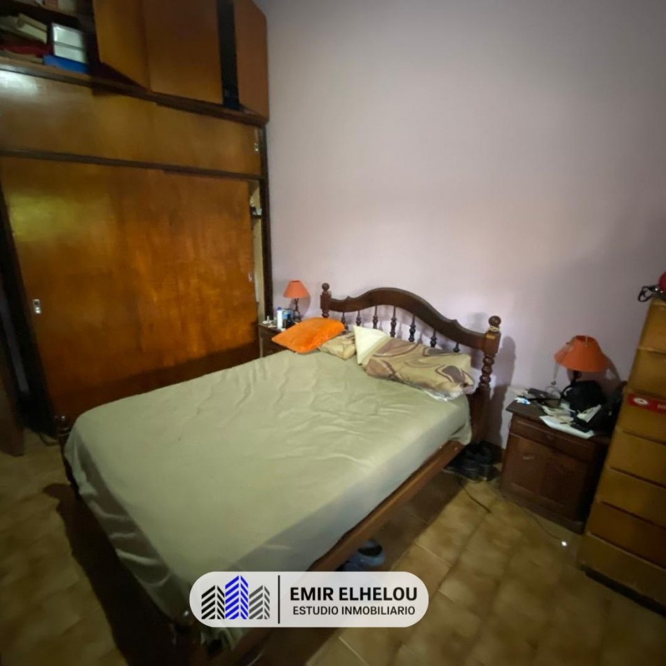 Casa de 2 dormitorios en amplio lote en Barrio Tripoli