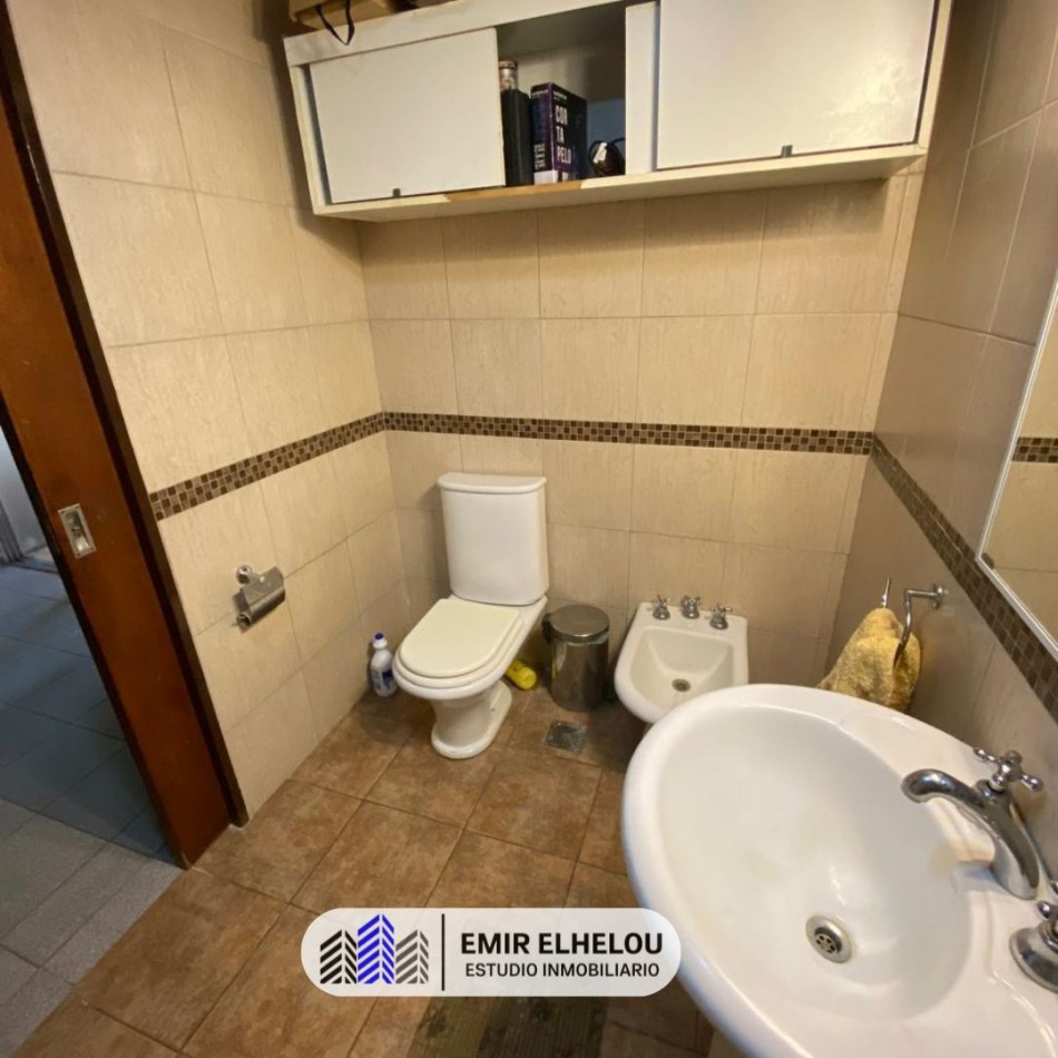 Casa de 2 dormitorios en amplio lote en Barrio Tripoli