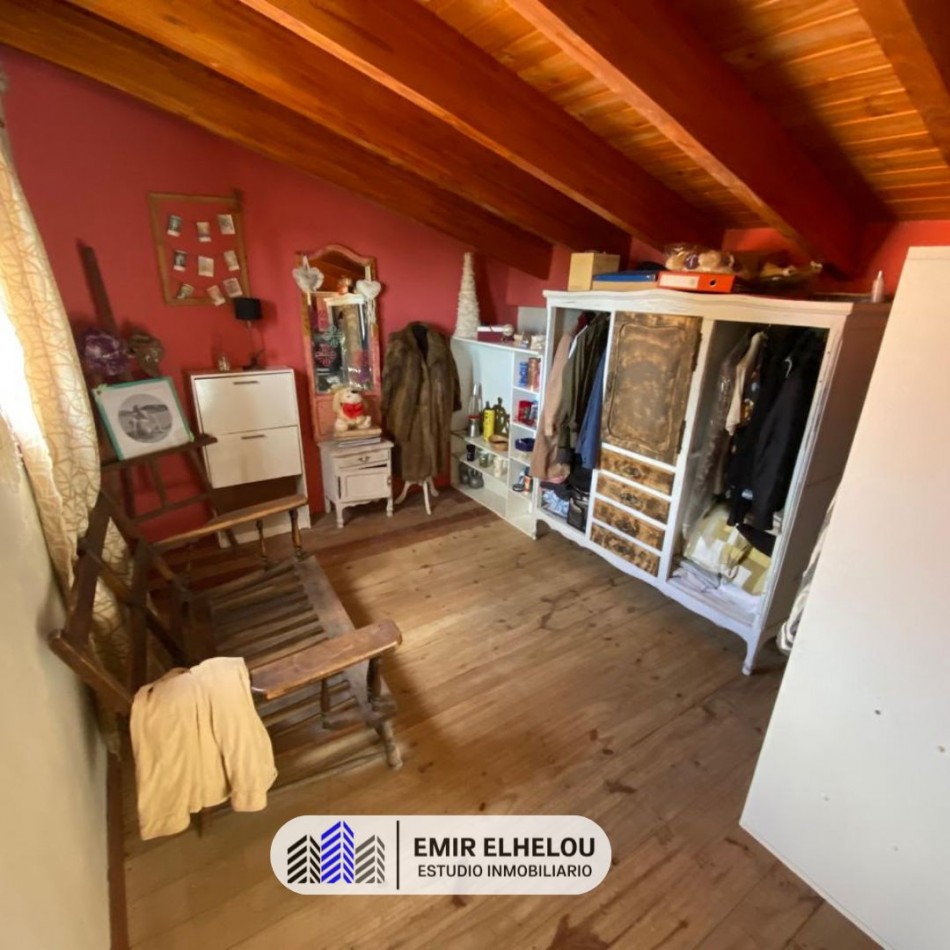 Casa de 2 dormitorios en amplio lote en Barrio Tripoli