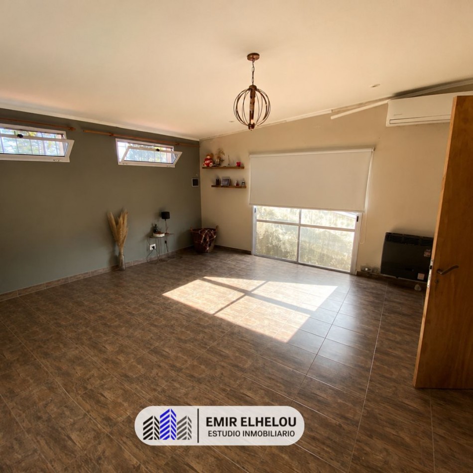 Casa de 2 dormitorios en amplio lote en Barrio Tripoli