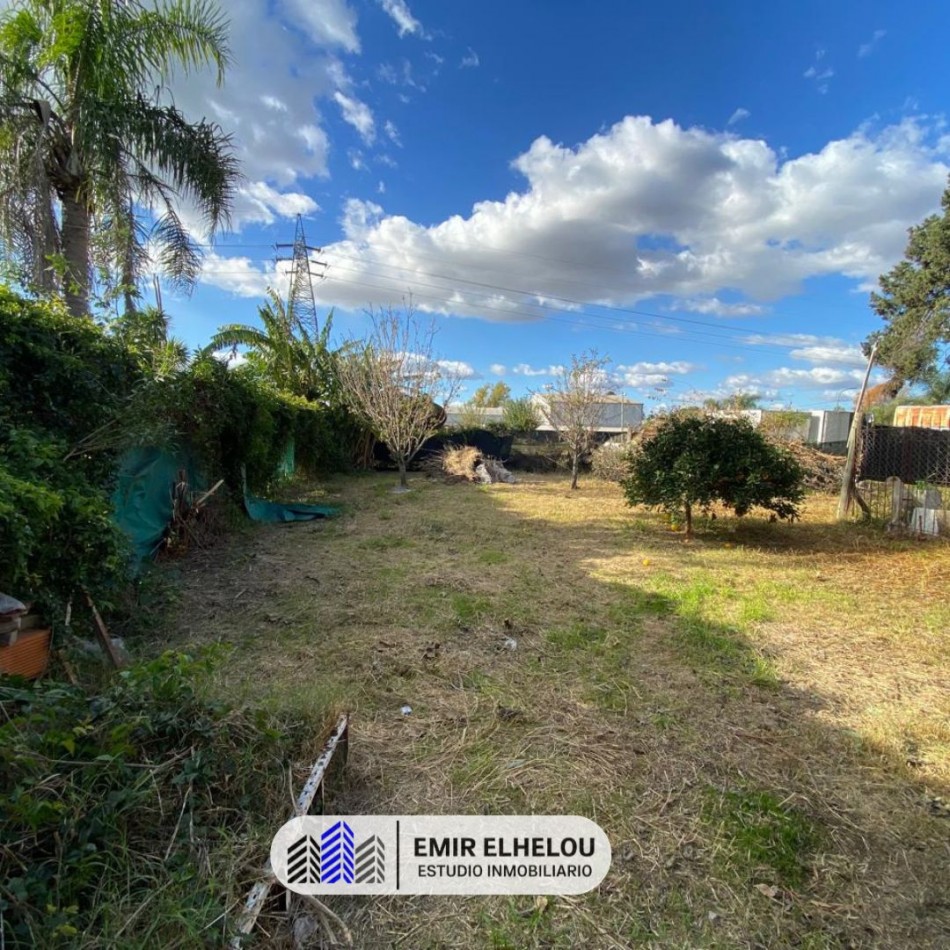 Casa de 2 dormitorios en amplio lote en Barrio Tripoli